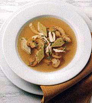 Бульон из дичи с грибами и яйцами