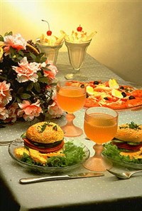 Бургер сырный, фаршированный ветчиной