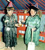 Буряты (в юрте)