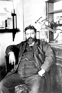 ВАГНЕР Егор Егорович (в лаборатории)