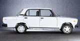 ВАЗ-2107 белого цвета (вид сбоку)