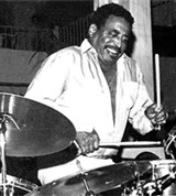 Гамильтон Чико (за барабанами)