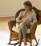 Грудное вскармливание (кормление сидя)