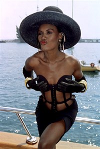 ДЖОНС Грейс (портрет)