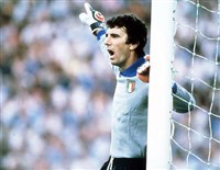 Дзофф Дино (на воротах)