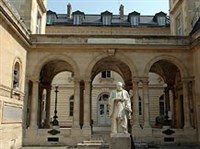 КОЛЛЕЖ ДЕ ФРАНС (внутренний двор)