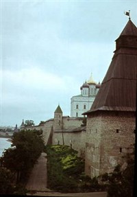 КРЕМЛЬ (стена Псковского кремля)