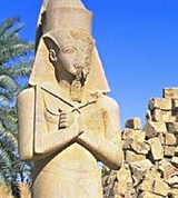 Карнак (статуя в храмовом комплексе)