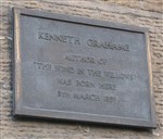 Кеннет Грэм - мемориальная табличка