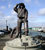 Лоустофт (памятник спасателю)