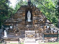 Лурд (памятник Деве Марии)