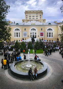 МГТУ (Слободский дворец)