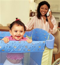 Манеж (девочка в манеже)