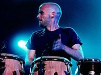 Моби (за барабанами)