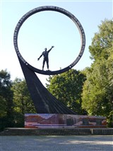 Монумент землякам-космонавтам в Калининграде
