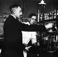 НОРТРОП Джон Хауард (в лаборатории)