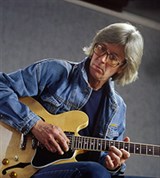 Никольский Константин (с гитарой)