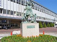 Окаяма (памятник чудо-богатырю Момотаро)