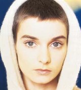 Оконнор Шинэд (в платке)