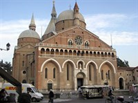 Падуя (базилика Сан-Антонио, центральный фасад)