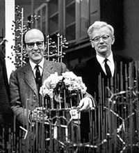 Перуц Макс Фердинанд (с коллегой)