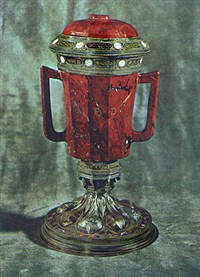 Поделочные камни (кубок с крышкой 13 в.)