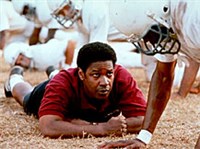 Помнить титанов (кадр из фильма)