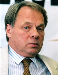 Попцов Олег Максимович (в KM.RU)