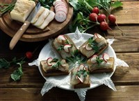 Потанци (гренки) с салом