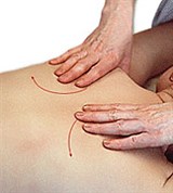 Продольное Попеременное поглаживание на шее и трапециевидных мышцах