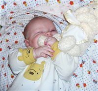 РАЗВИТИЕ РЕБЕНКА (четвертый месяц) (с игрушкой)