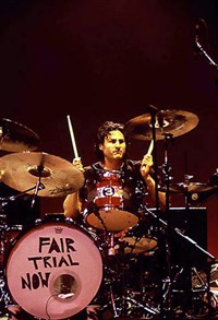 РЭЙДЖ ЭГЕНСТ ЗЕ МЭШИН (Брэд Уилк)