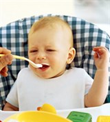 Развитие ребенка (седьмой месяц) (кормление)