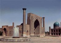 Регистан (в Самарканде. Медресе Шир-Дор)