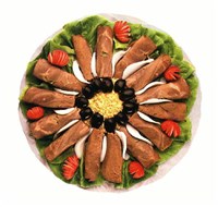 Рулетики из ростбифа фаршированные