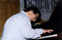 САДЫХОВ Вагиф (за роялем)