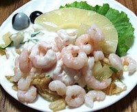 Салат «Креветки с ананасом»
