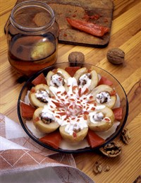 Салат из груш с орехами