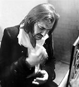 Силуэт в окне напротив (И. Волков)