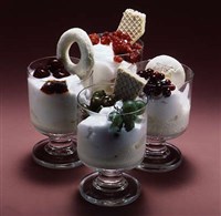 Сливки взбитые с фруктами