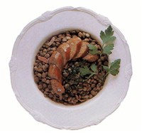 Сосиски по-итальянски с чечевицей