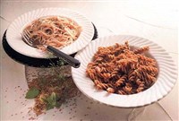 Спирелли под кунжутным соусом