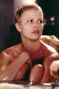 ТЕРОН Шарлиз («Жена астронавта»)