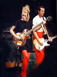 ТОКИНГ ХЕДС (Тина Уэймаут и Эдриан Белью)