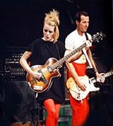 Токинг хедс (Тина Уэймаут и Эдриан Белью)