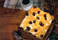 Торт маковый с лепестками манго