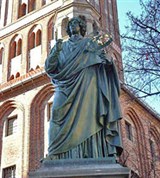 Торунь (памятник Копернику)