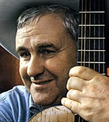 Туриянский Владимир (с гитарой)