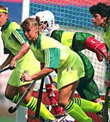 Хоккей на траве (борьба у ворот)