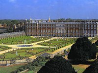 Хэмптон-Корт (южный фасад)